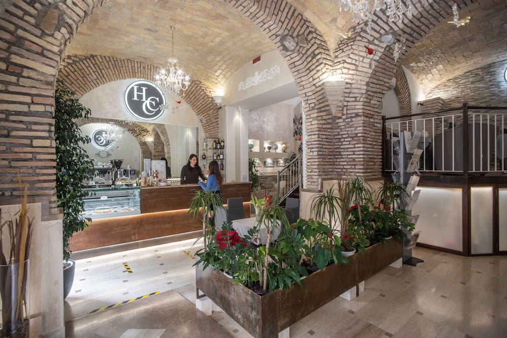 Adas Hotel 10/80