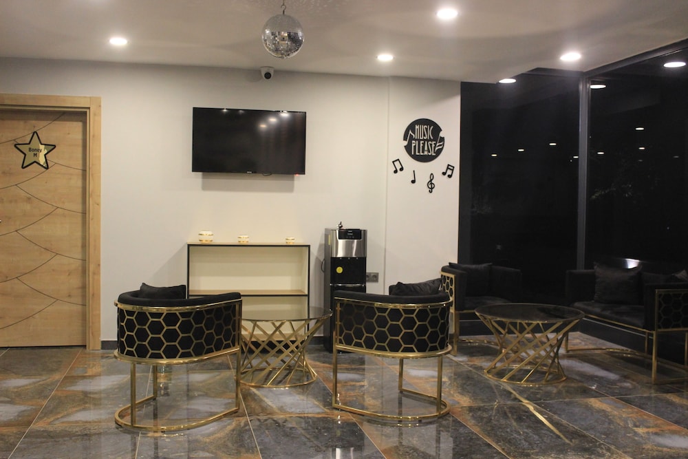 Retro Star Suites 31/38