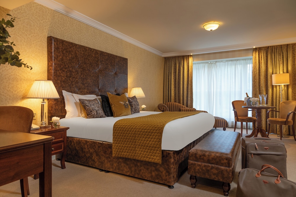 DELUXE, KING BED