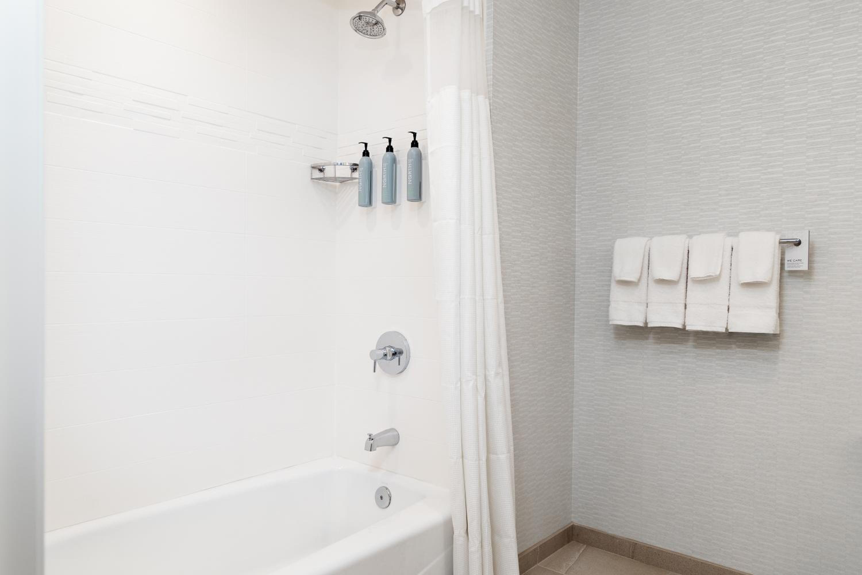 جناح كبير ركني بسرير كينج بغرفة نوم واحدة مع أريكة، Residence Inn Largo Medical Center Drive 6/8