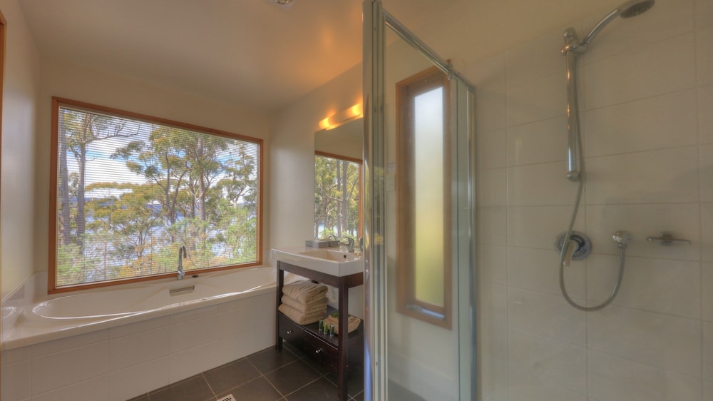 Stewarts Bay Lodge 15/65