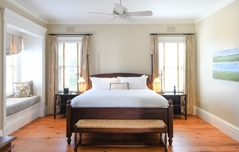 كوخ بسرير كينج بإطلالة على النهر