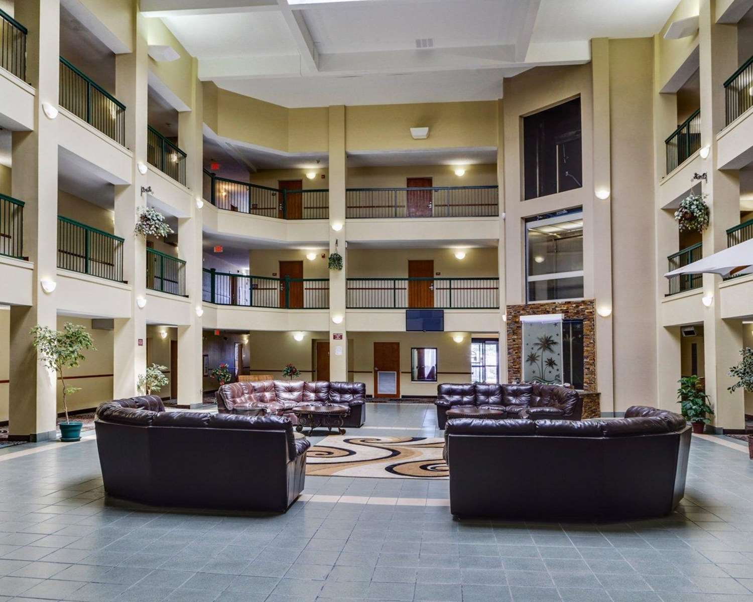 Quality Suites Baton Rouge East - Denham Springs 32/36