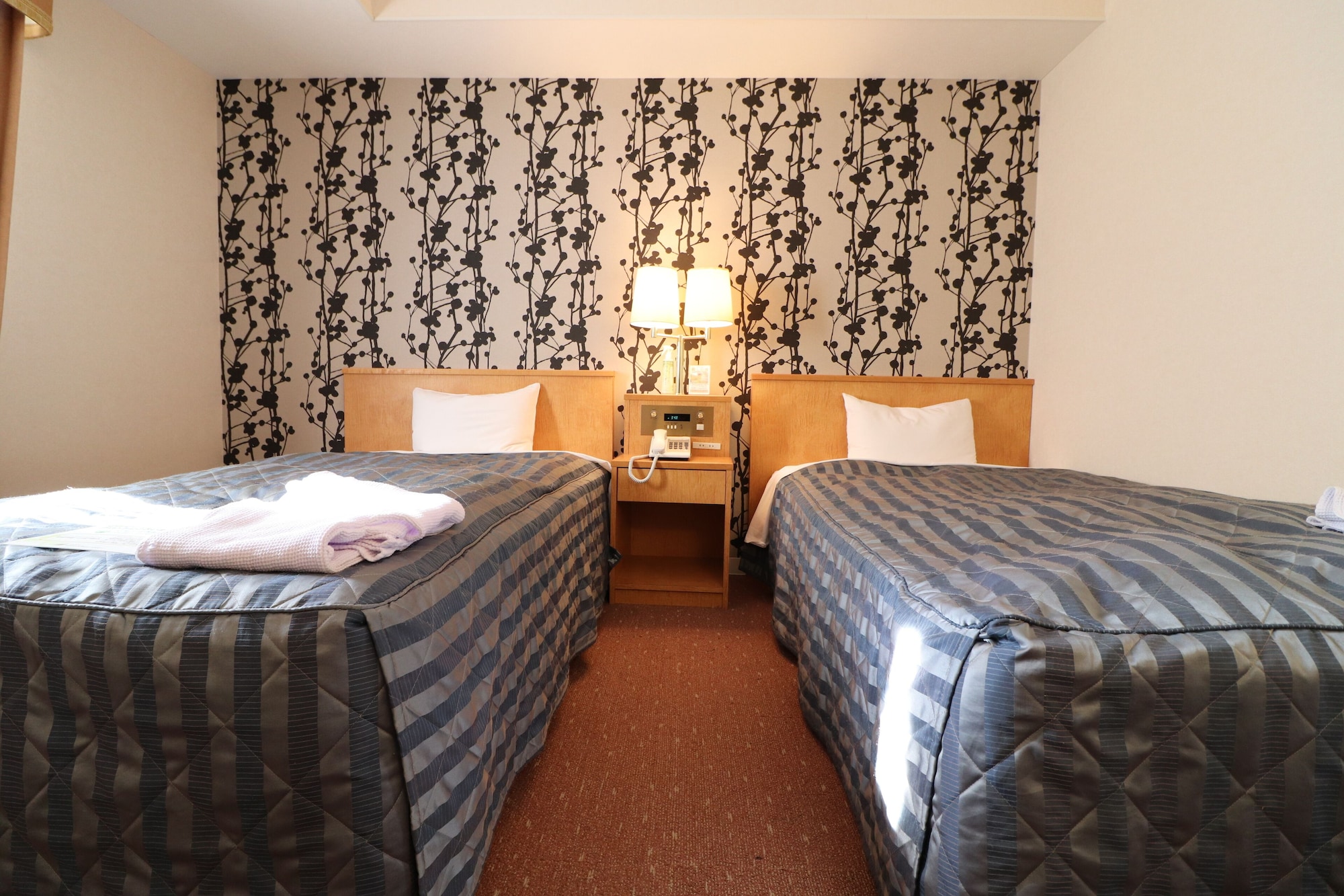 ROOM, TWIN BEDS