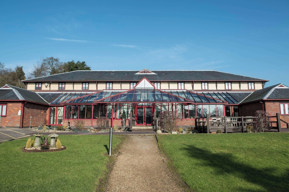 De Vere Latimer Estate 46/50