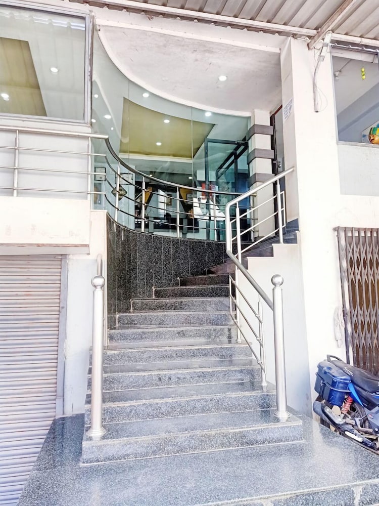 Hotel Rajdhani Plaza 40/43