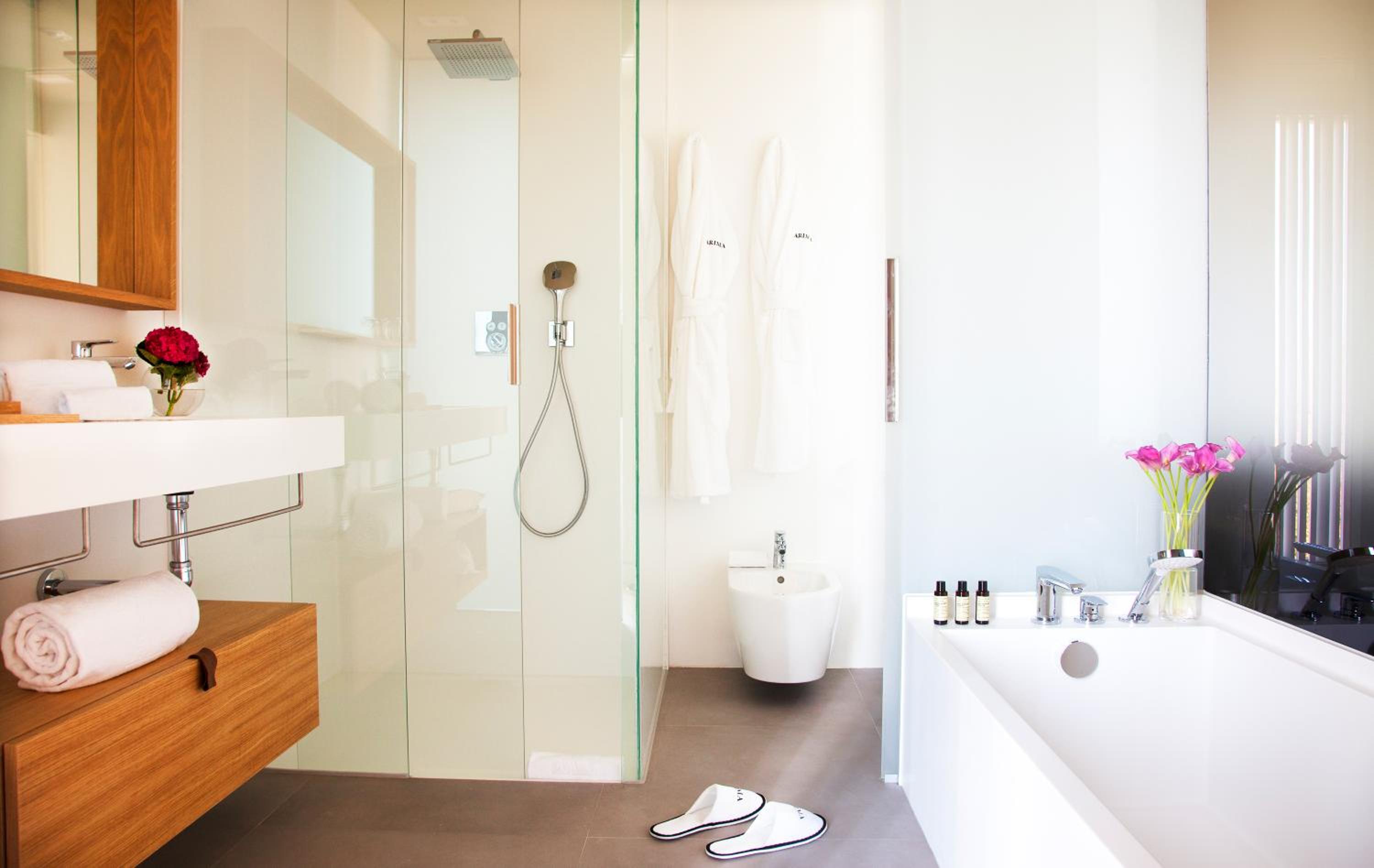 Junior Suite, Queen Bed, Terrace, Hotel Arima & Spa, an SLH Hotel 3/3