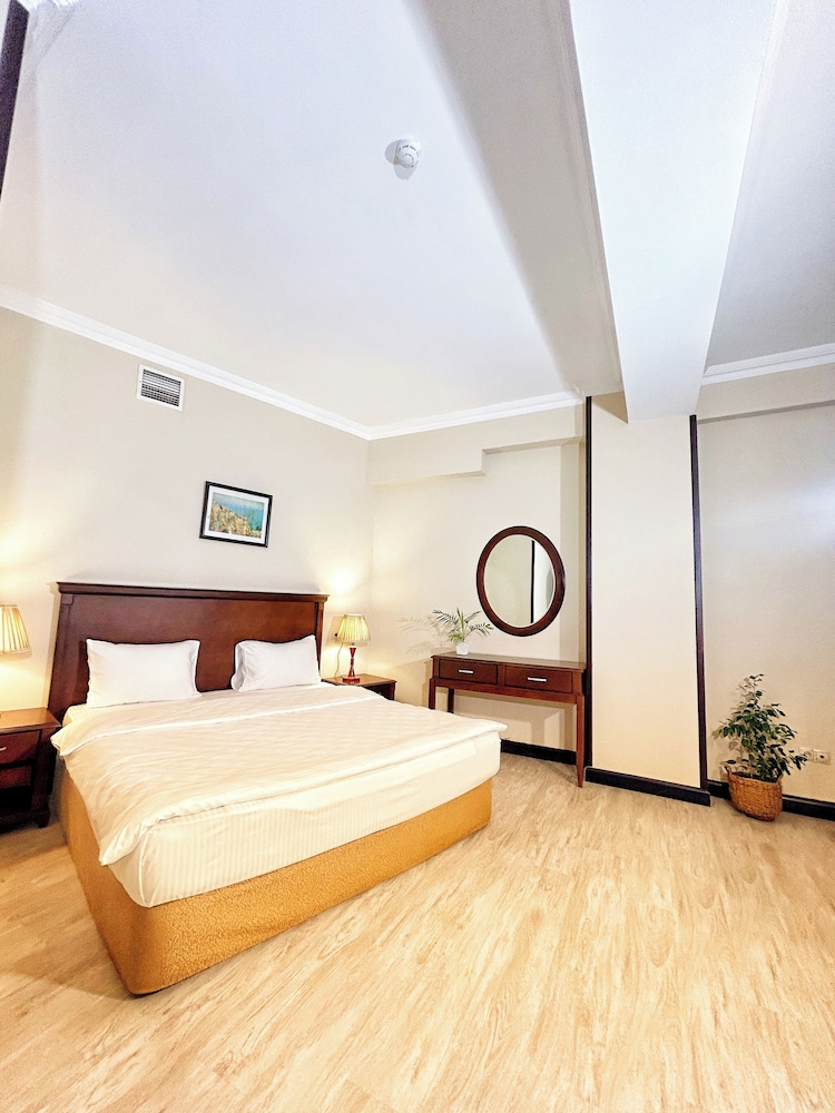 The Crown Hotel 20/50