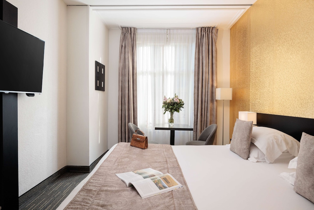 DELUXE, KING BED