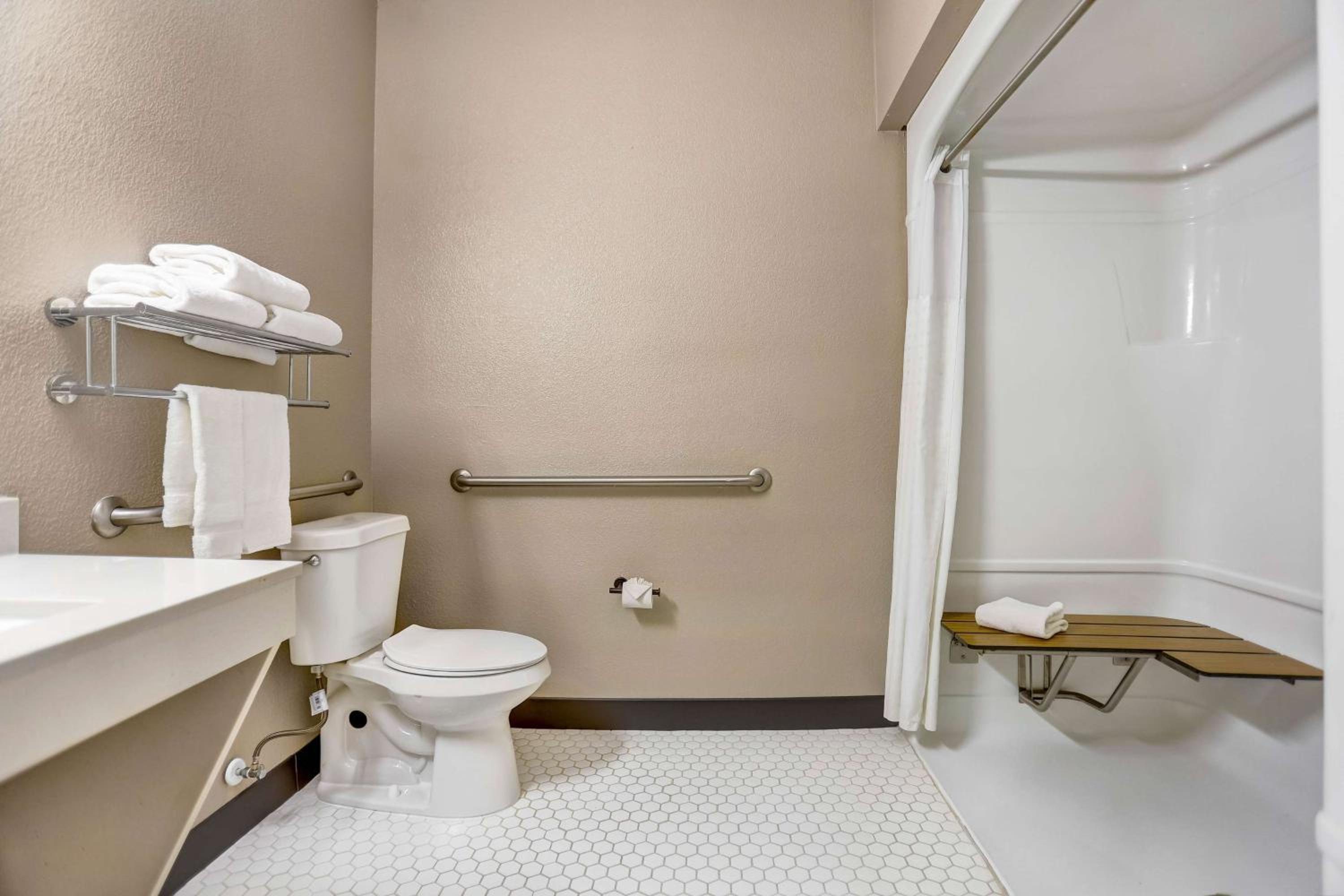 Room, 2 Queen Beds, Accessible, Motel6 Weatherford, TX 7/9