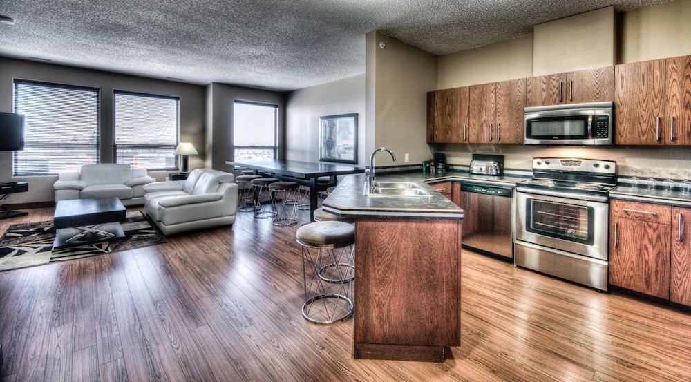 Grand Inn & Residence 10/20