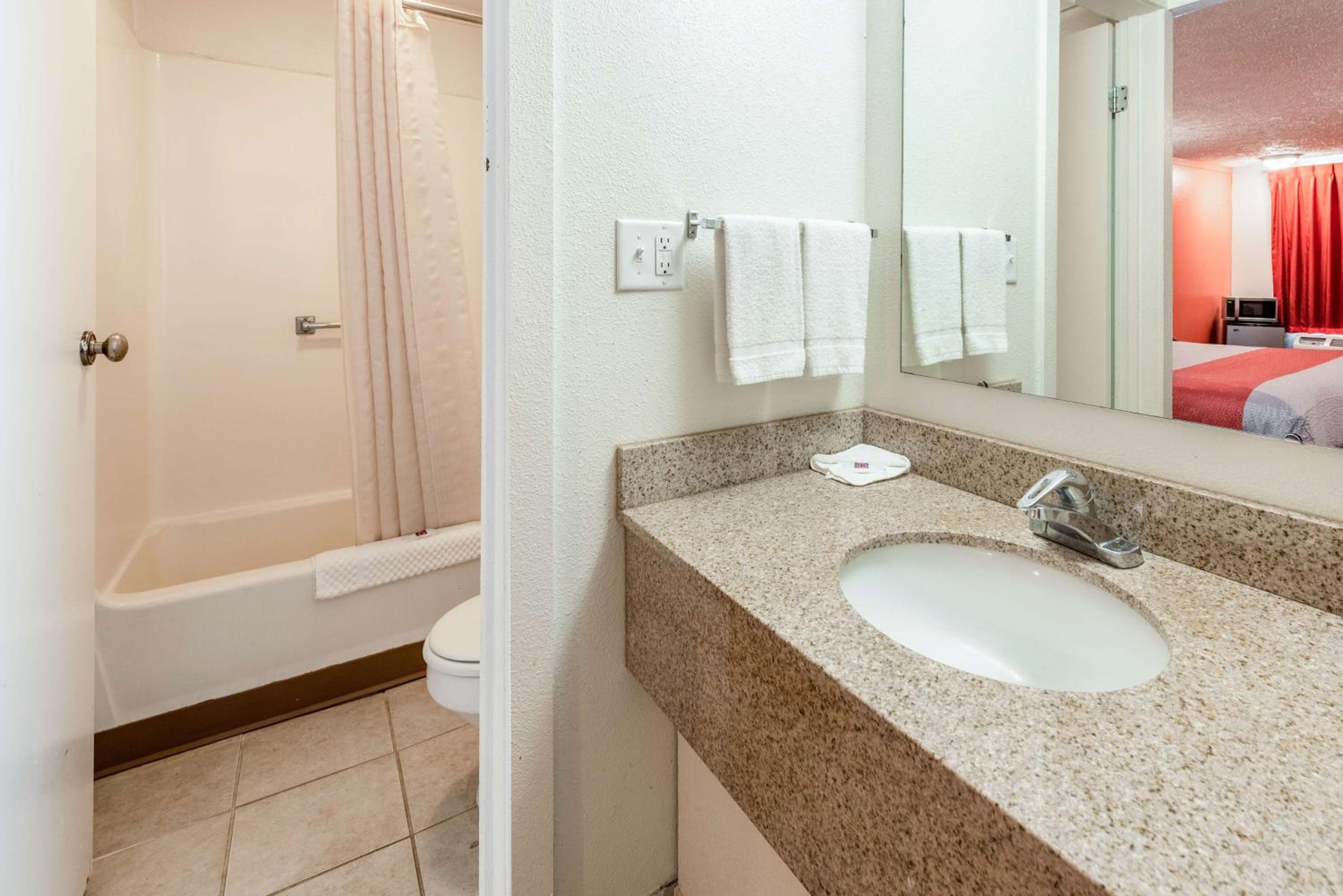 غرفة بسرير كينج، Motel6 Mansfield, OH 9/9