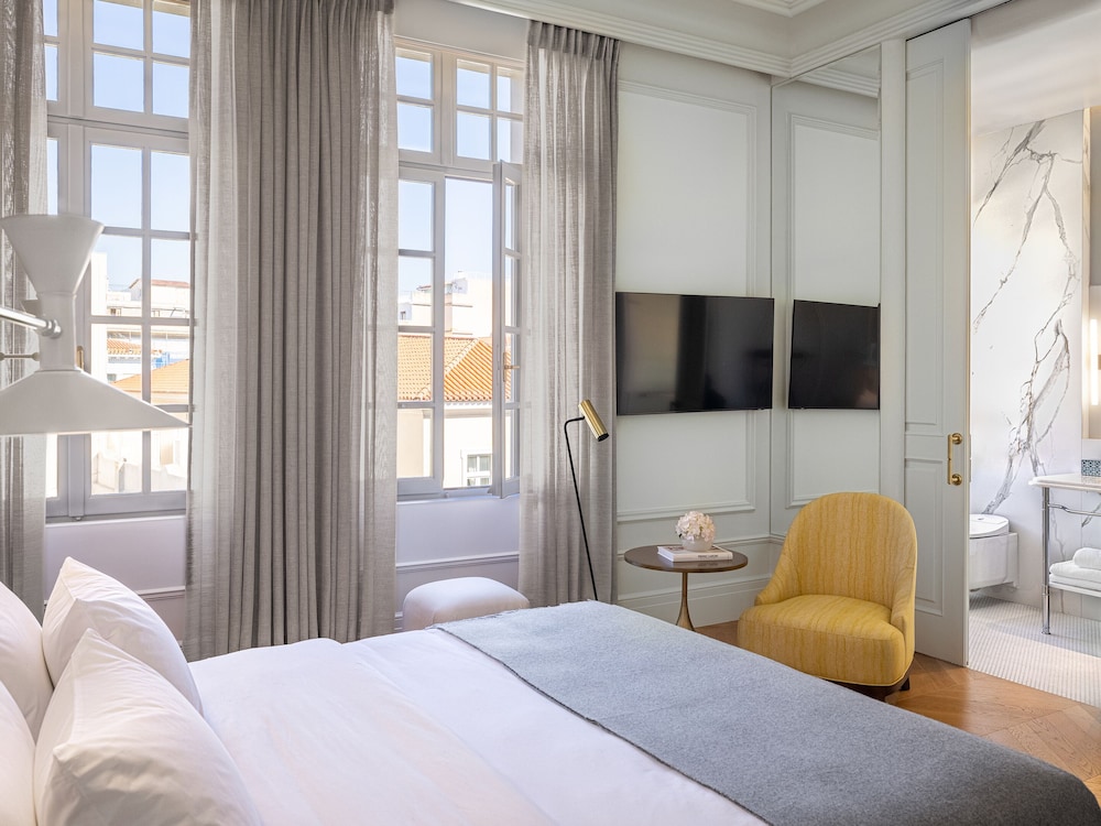 ATHENIAN, APARTMENT