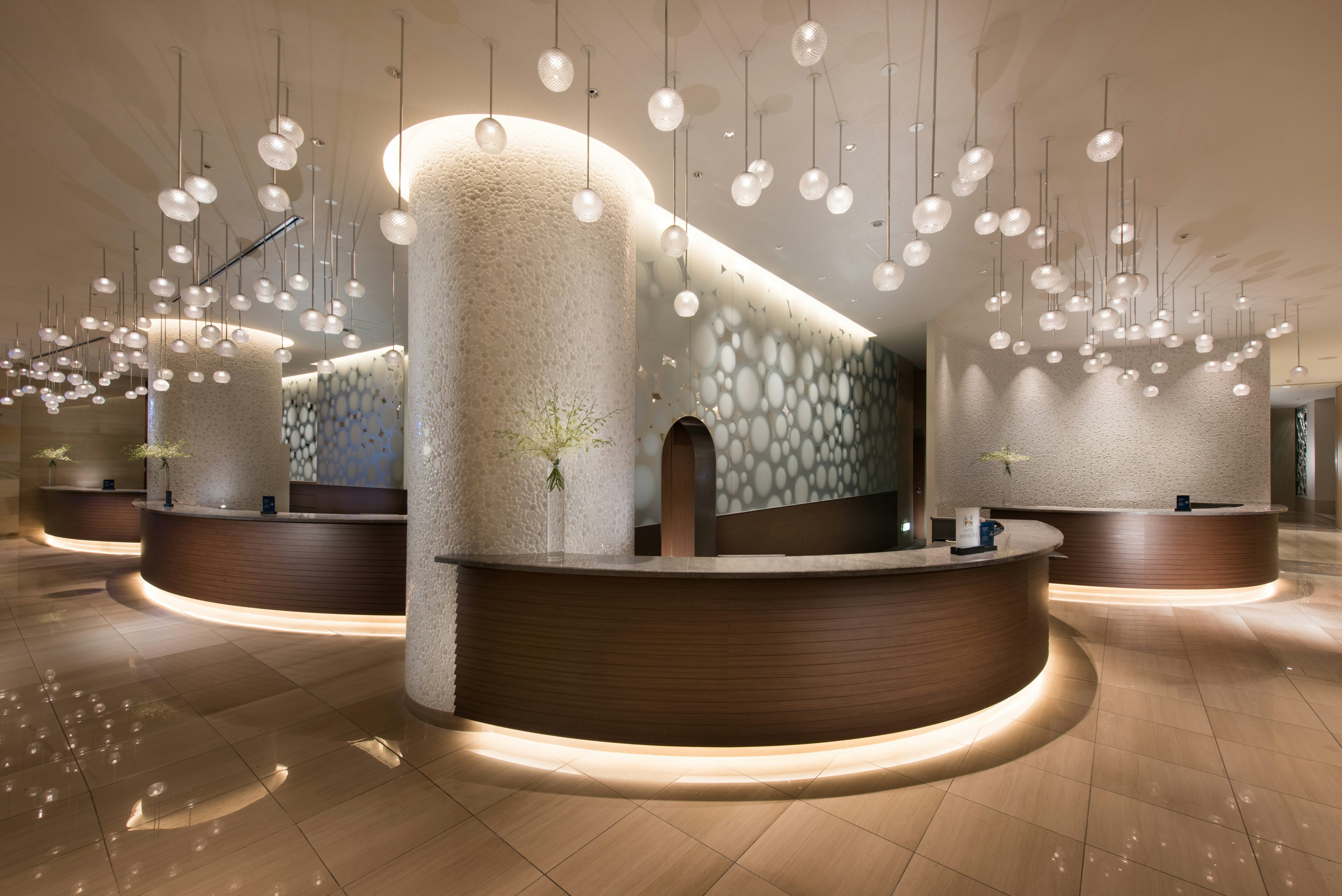 Hilton Tokyo Bay 11/76