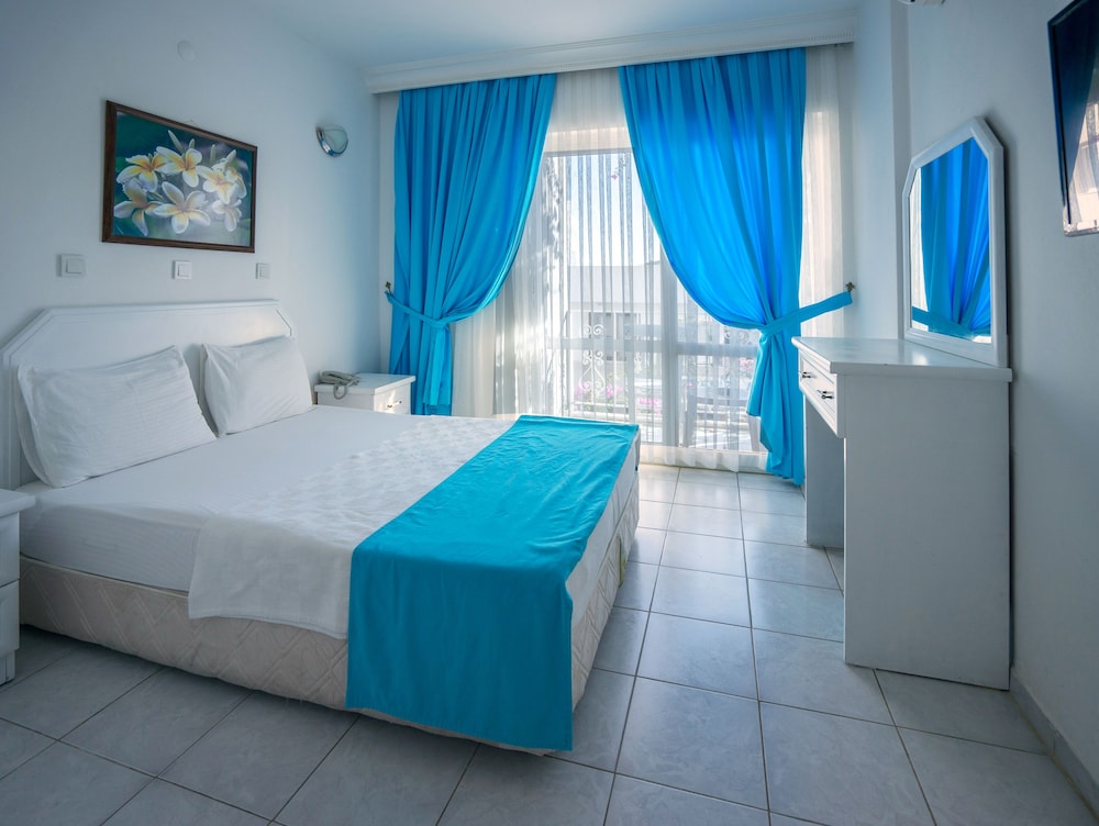 Bora Hotel 8/49