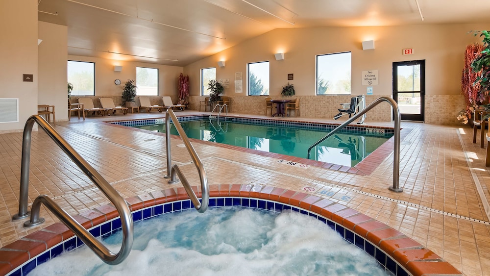 Best Western Golden Prairie Inn & Suites 2/38