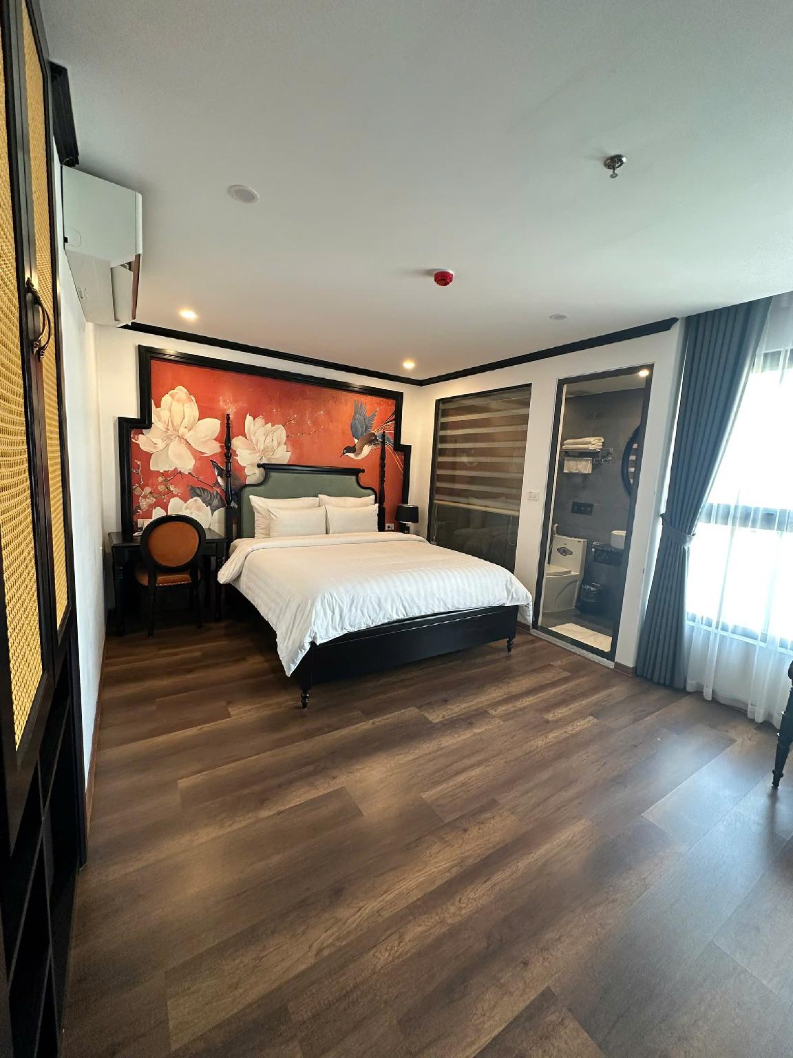 Adjoining, Double and Twin Beds