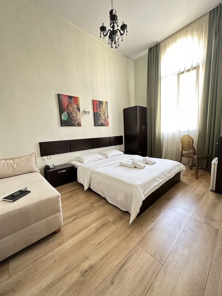 Basic, Double Bed