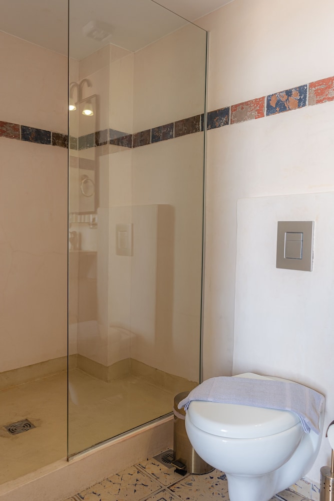 Pandora Suites 55/58