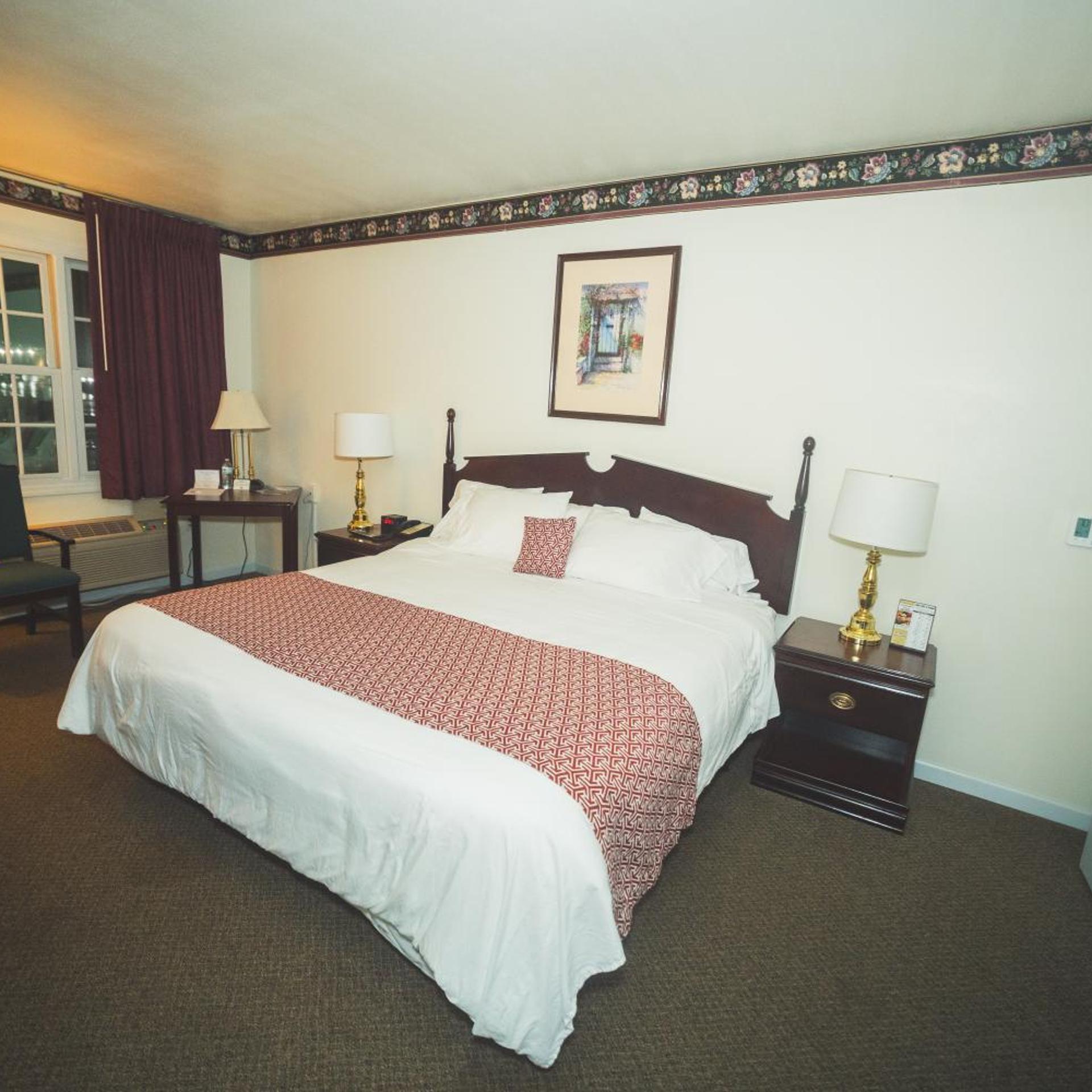 Chalet Motel Mequon 17/36