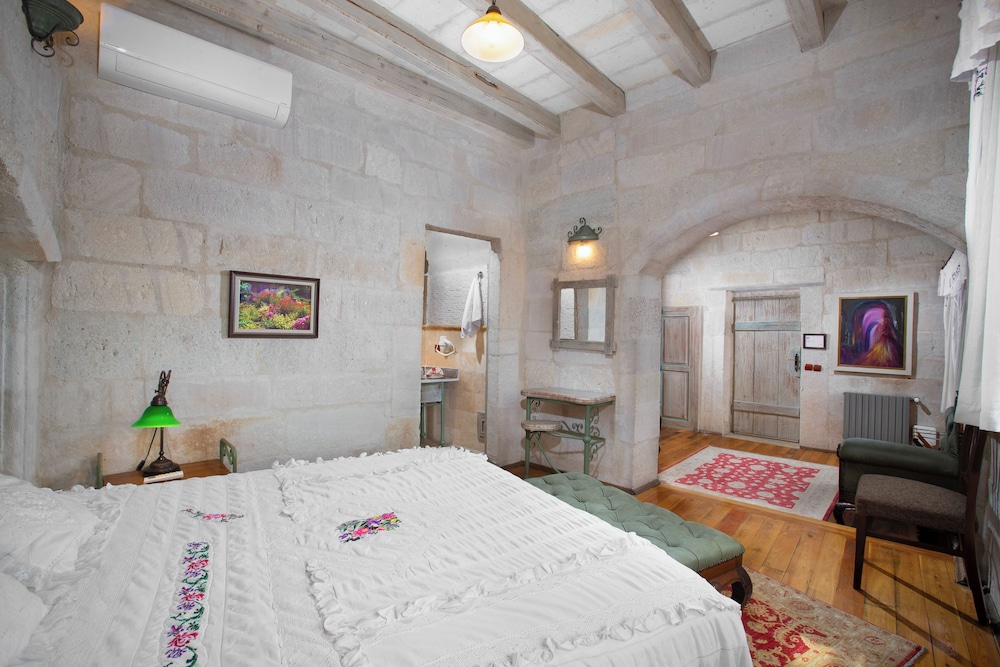 STONE, SUITE, KING BED