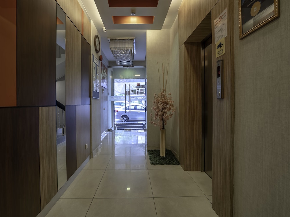 Sunrise Hotel 35/46