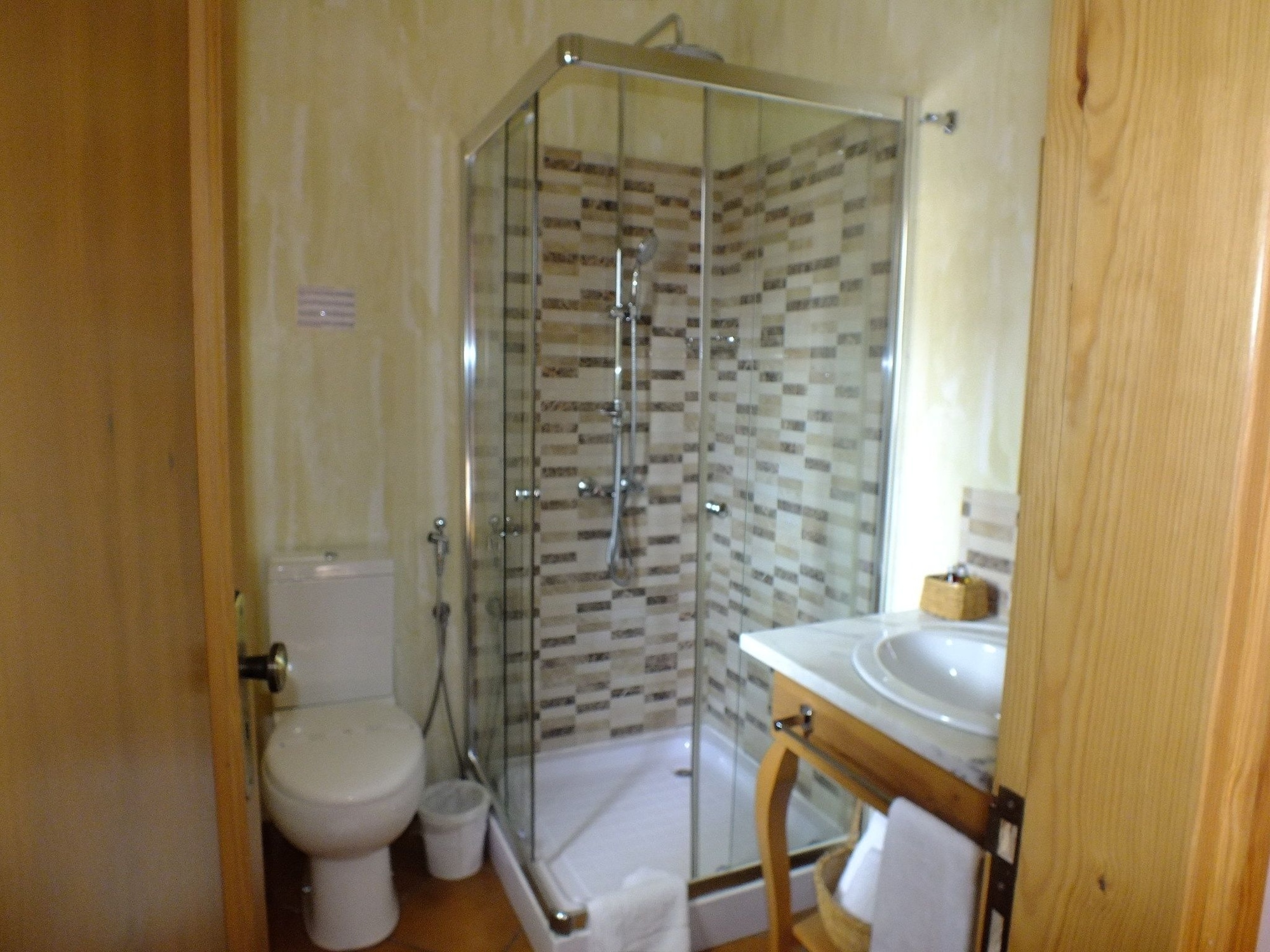 Victorian, Double and Twin Beds, Balcony، Kiras Boutique Hotel 4/4