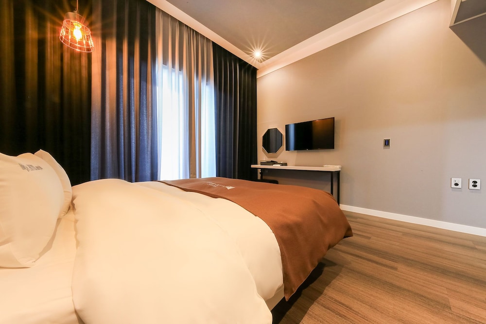 Merry Mud Hotel 18/37