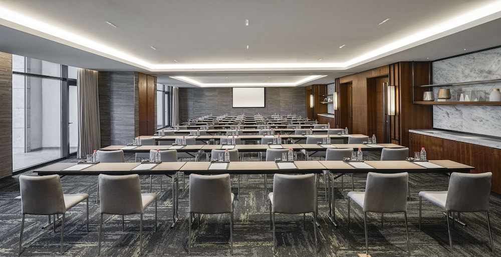 Hyatt Regency Beijing Shiyuan 32/40