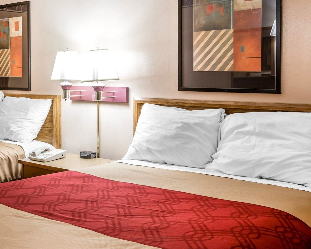 Econo Lodge Mc Donough 21/33