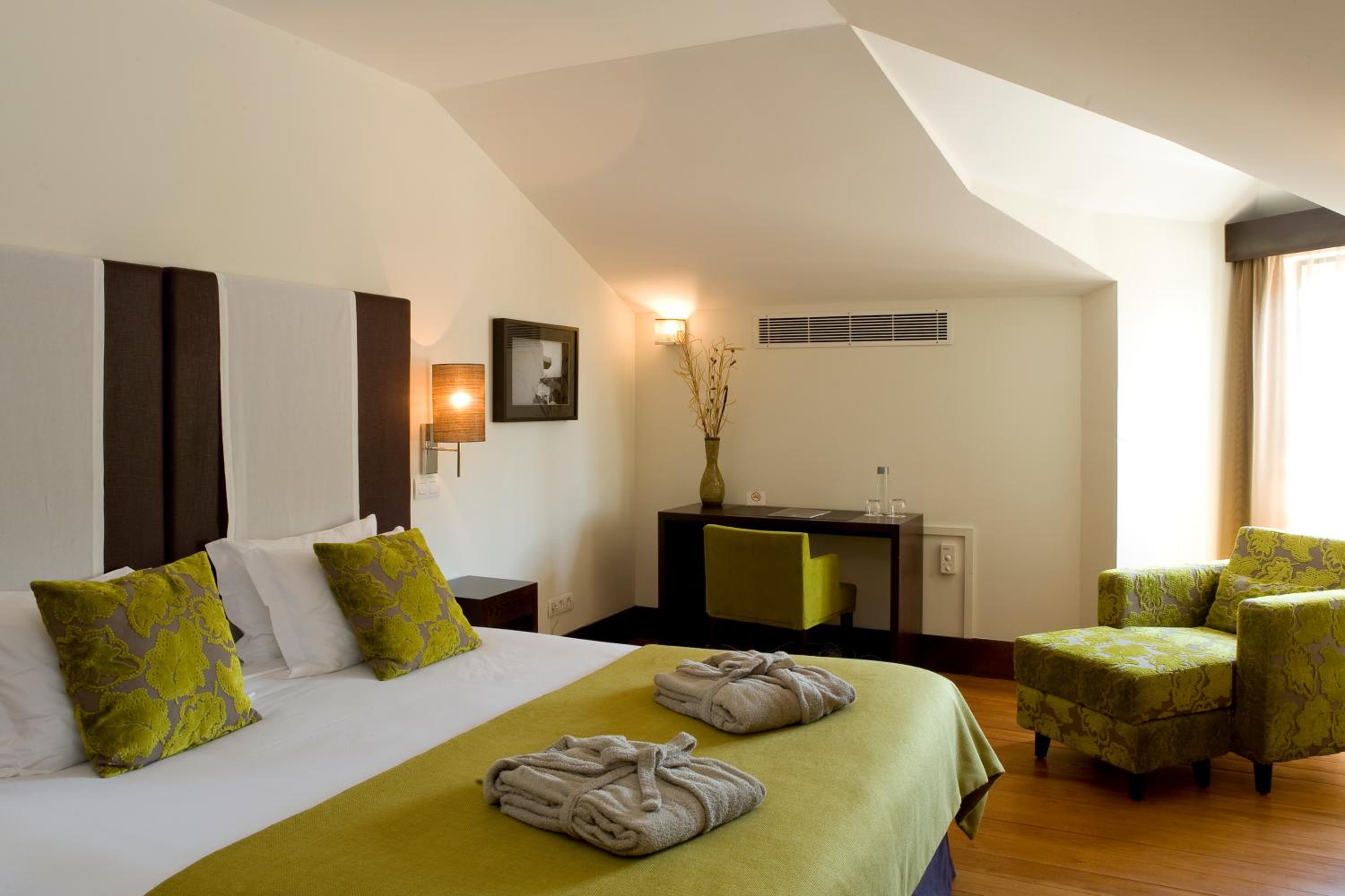 Mansard, Double Bed