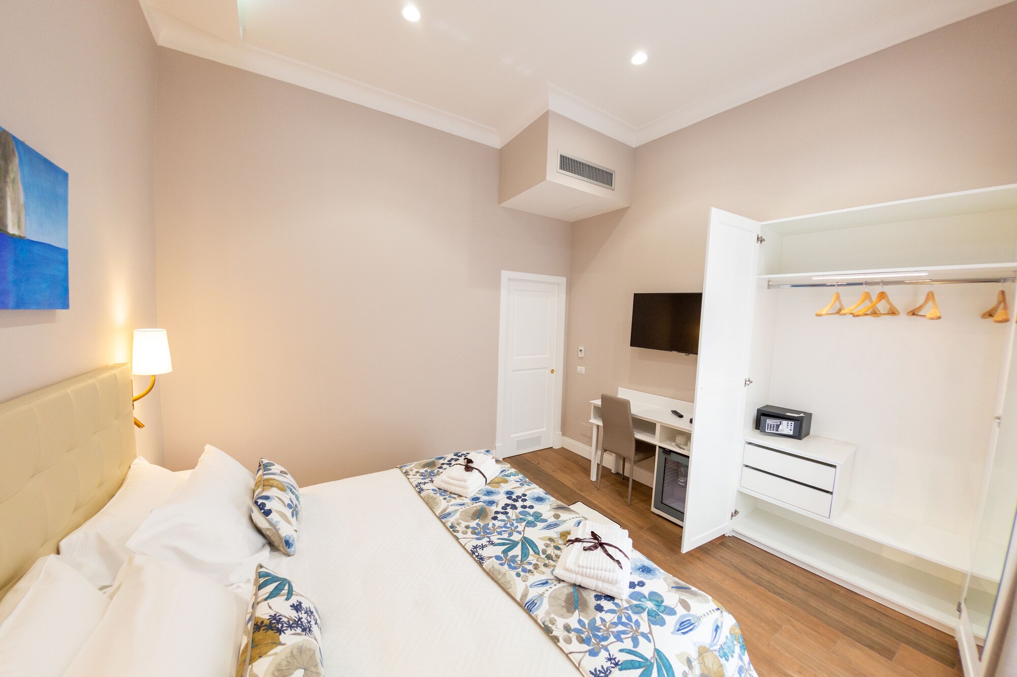 2 BEDROOMS, FAMILY SUITE