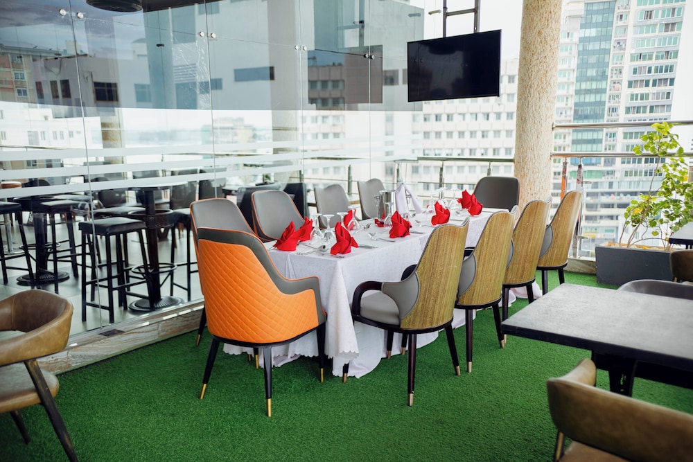 Tiffany Diamond Hotel Makunganya Street 63/66