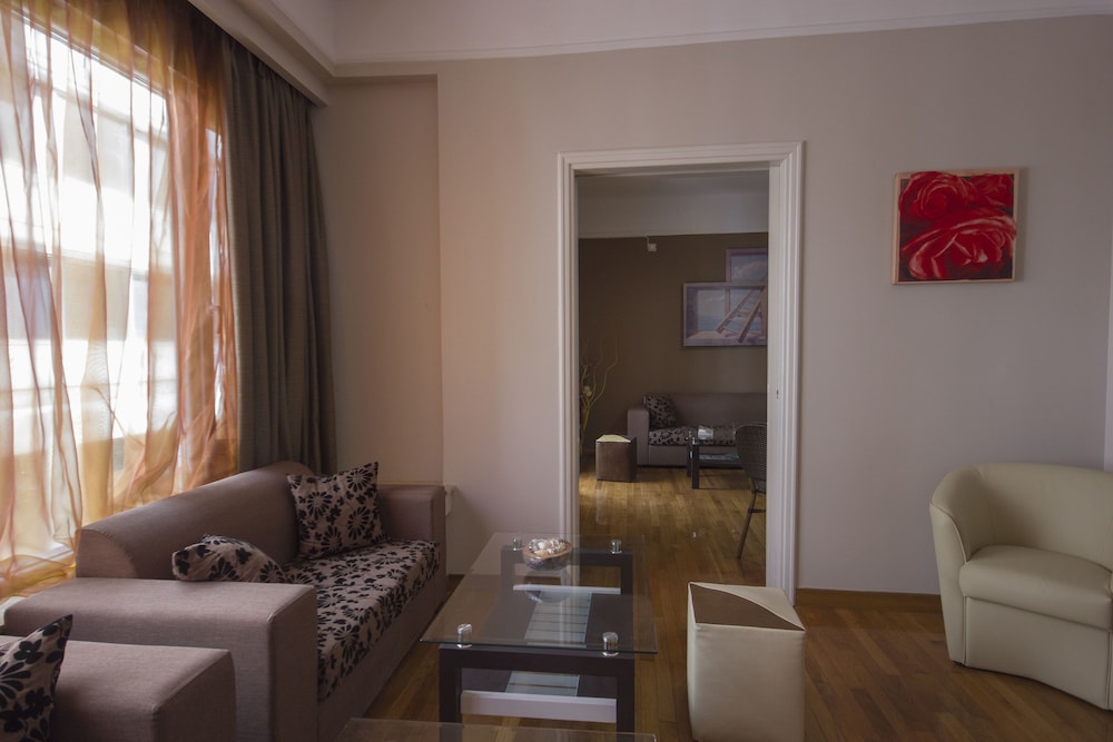 Ambrosia Suites 40/60