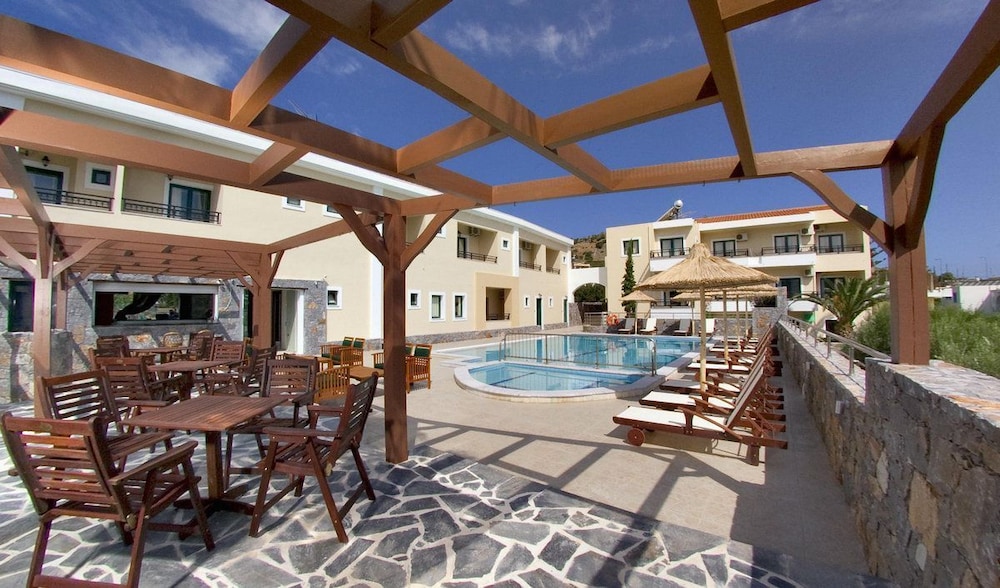Dias Hotel and Apartments 42/50