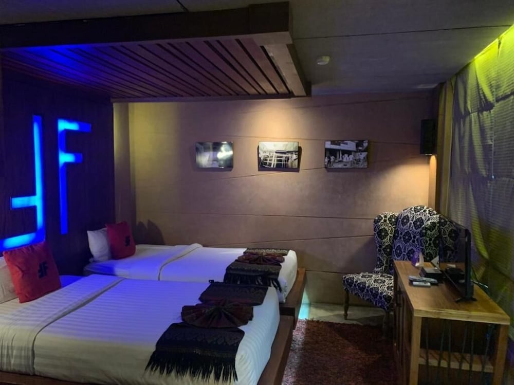 Fusion Suites 16/50