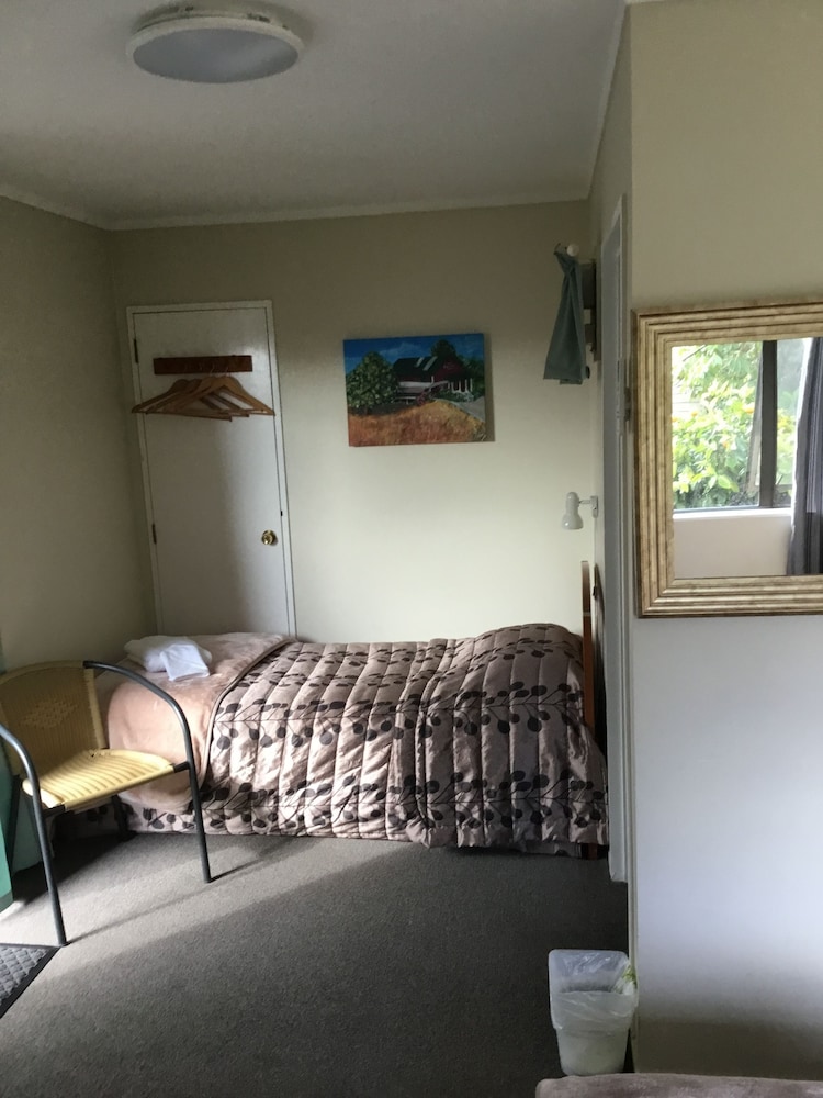 WAITOMO CAVES GUEST LODGE 27/73