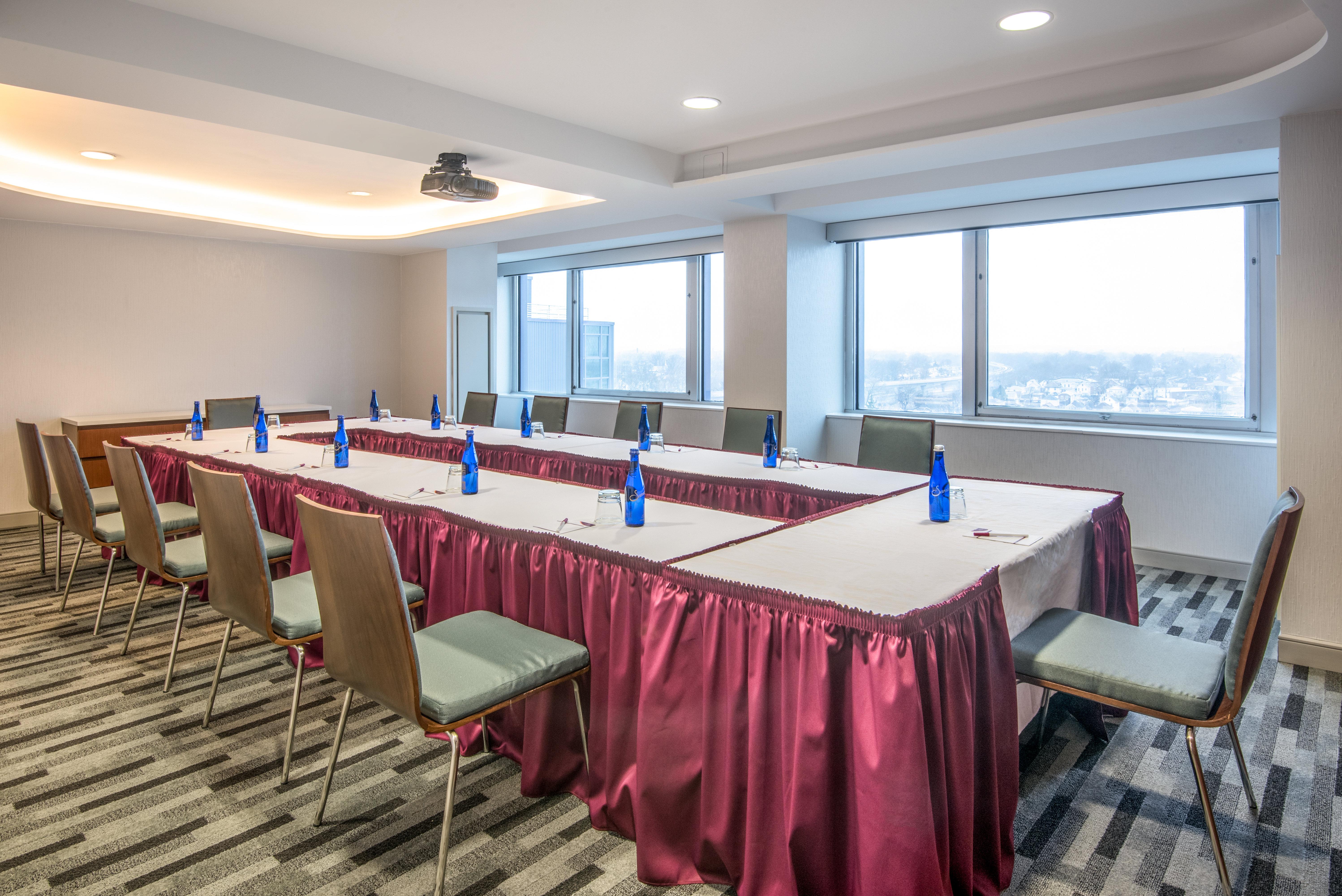 Crowne Plaza JFK Airport Hotel New York City 34/50