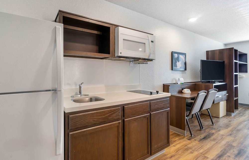 Extended Stay America Suites - Clearwater 38/44