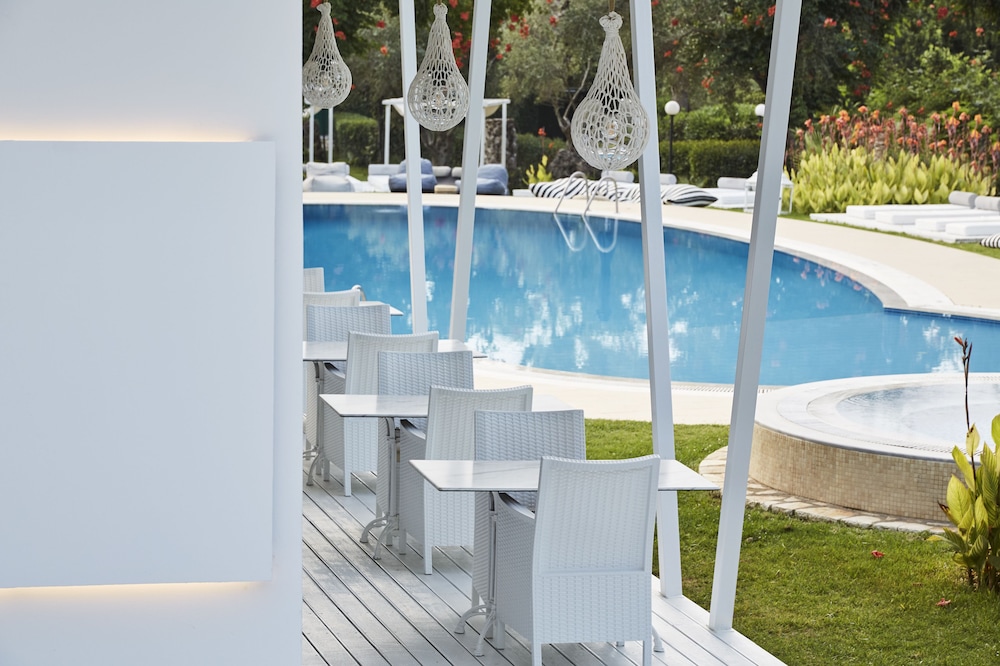 Mr & Mrs White Corfu 41/50