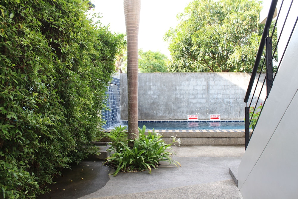 B Happy Resort 64/73