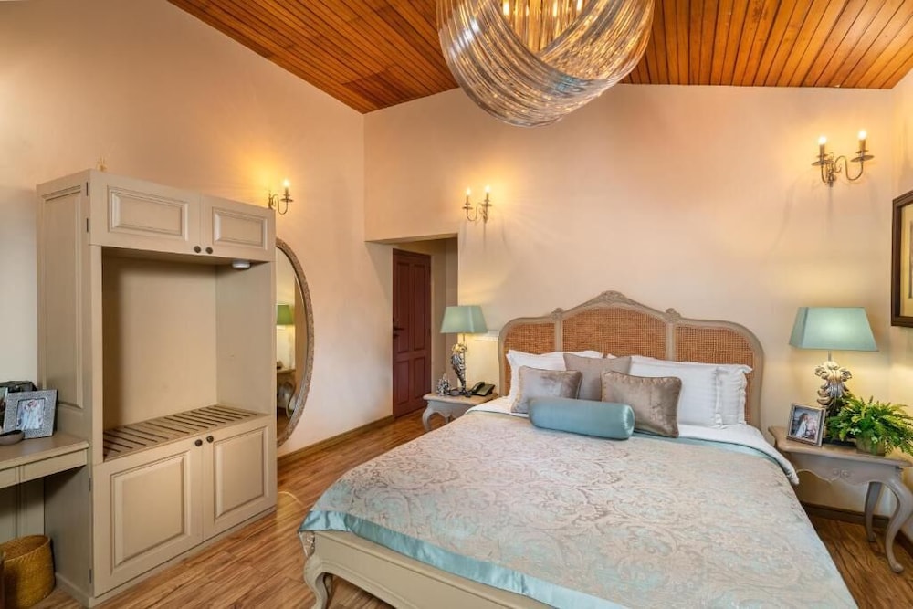 Clove Villa 35/65