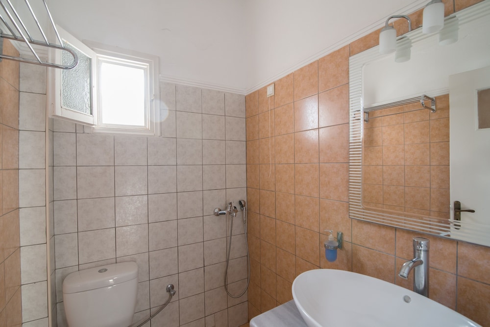 Kamari Blu Boutique Hotel 31/32