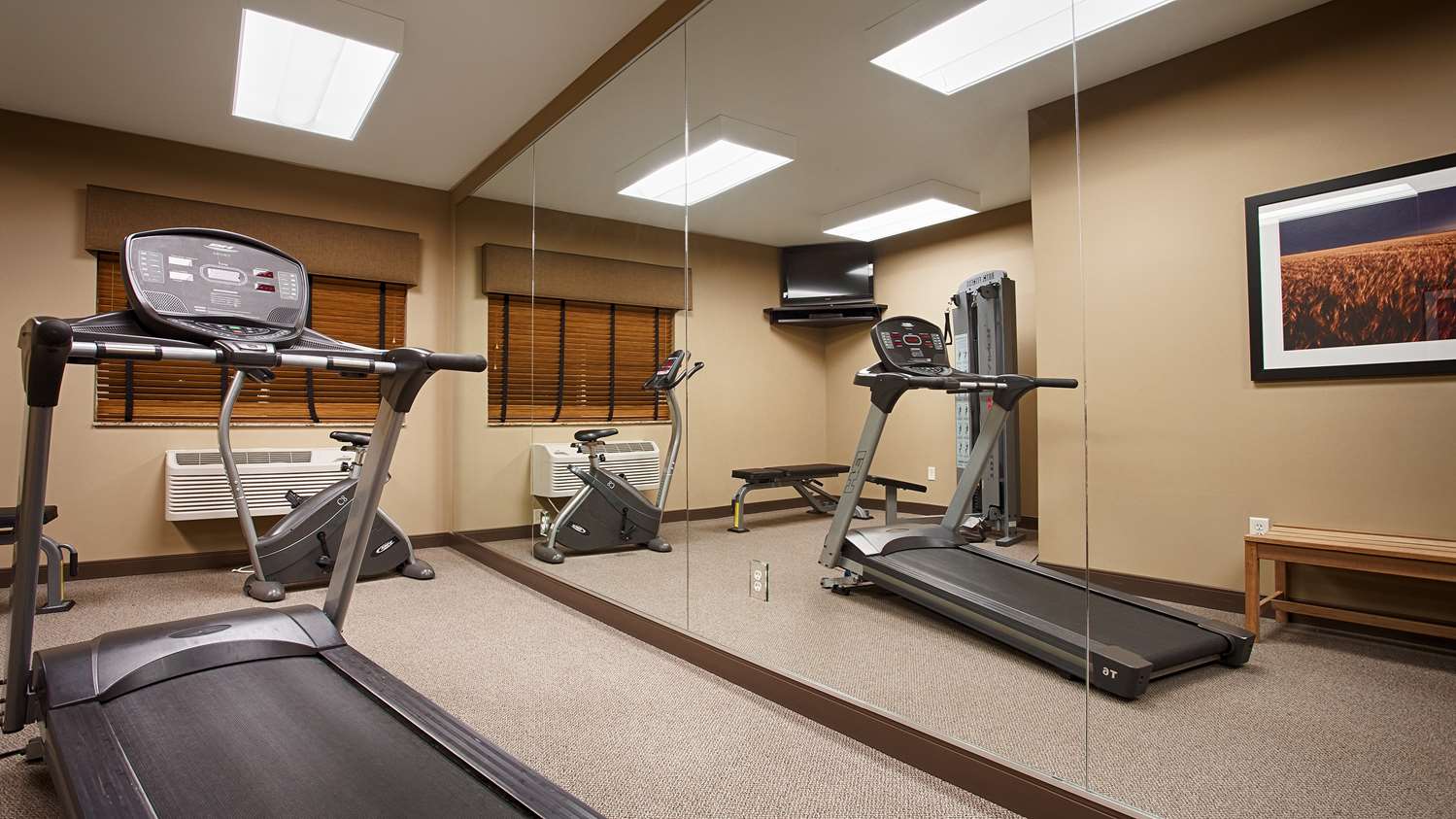 Best Western Plus Night Watchman Inn & Suites 14/22