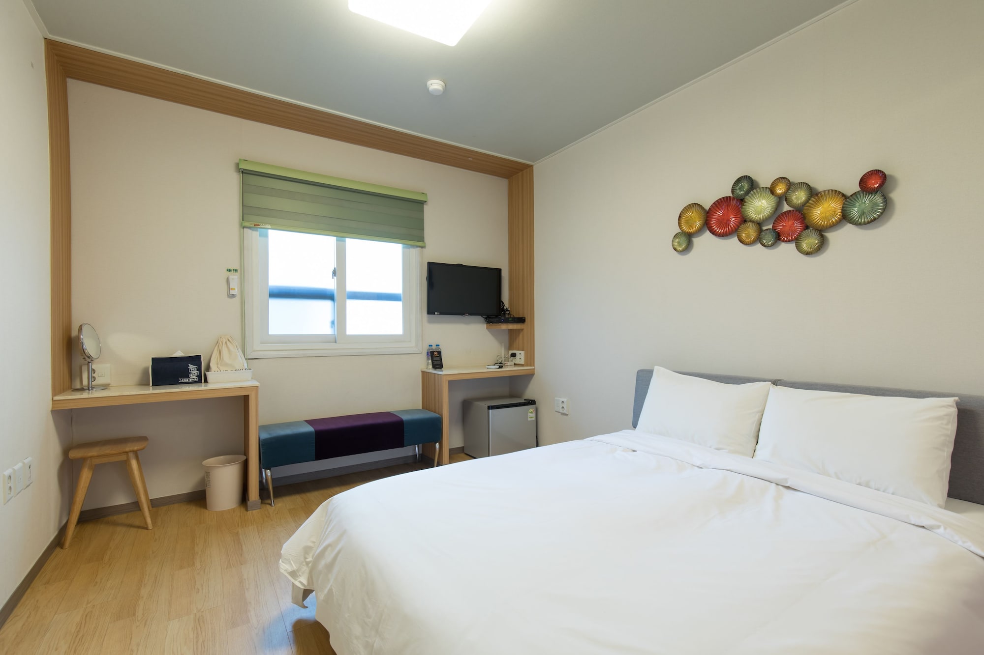 ROOM, DOUBLE BED