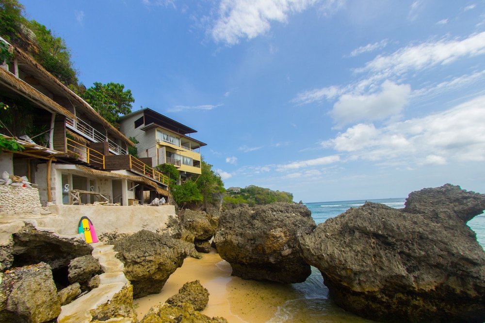 Le Cliff Bali 67/79