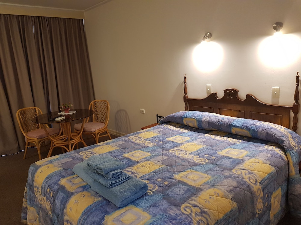 COBB INLANDER MOTEL 18/32