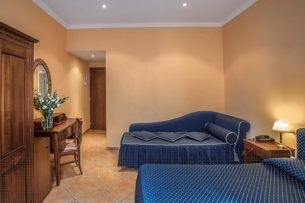Hotel Caracciolo 42/62