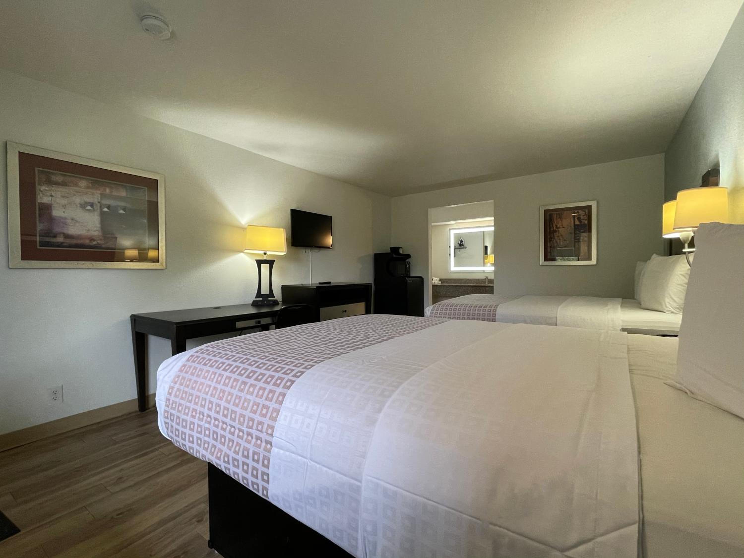 Tricove Inn and Suites 20/36