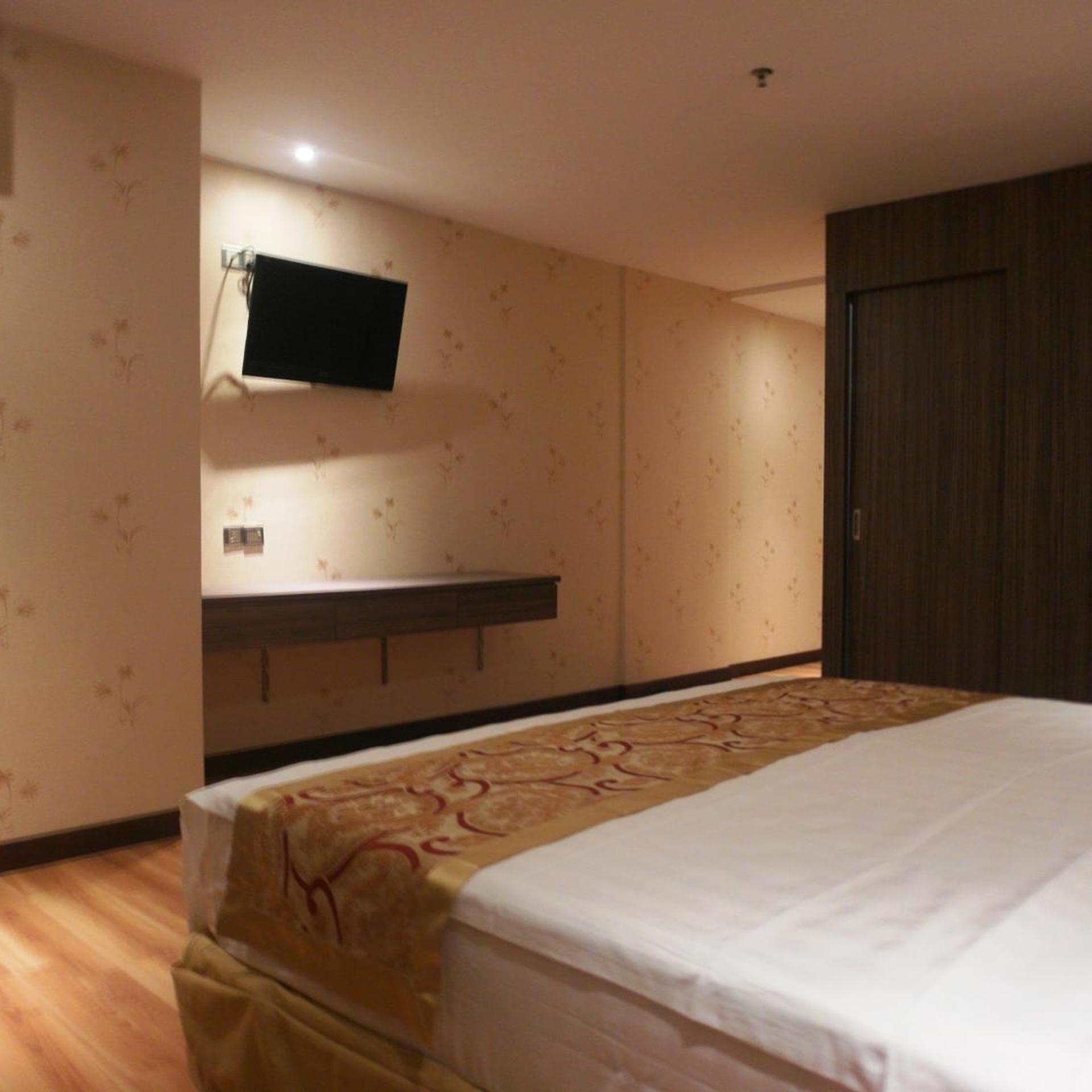 جناح جونيور، Mandarin Hotel 2/10
